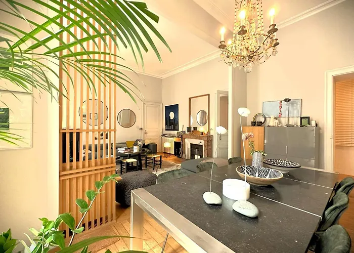 Apartmán Illustre-appartement De Caractere Hypercentre-balcon